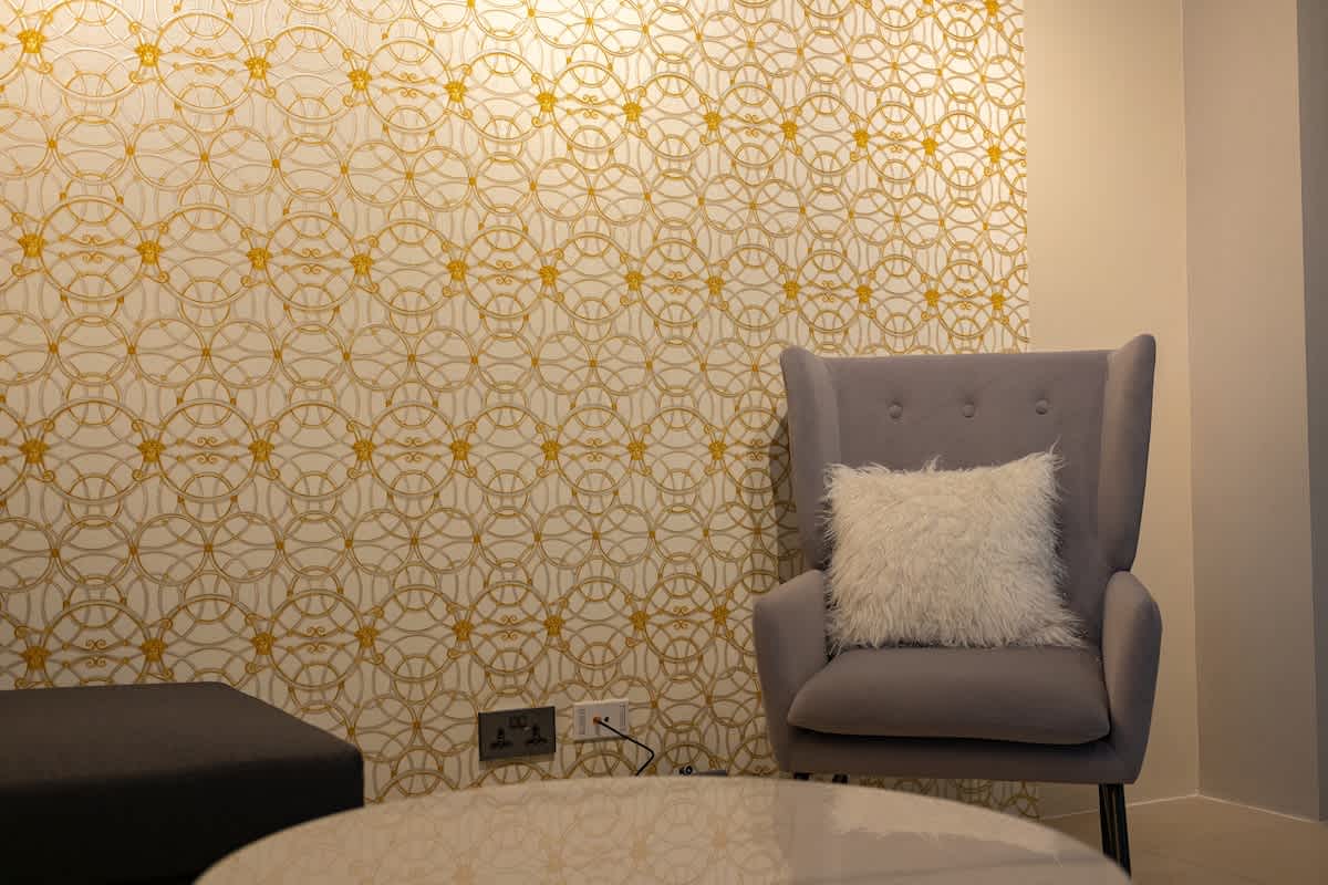 LUXE 1BR ·  CHIC  ·  King Bed  ·  City Views ·  Ayala Mall