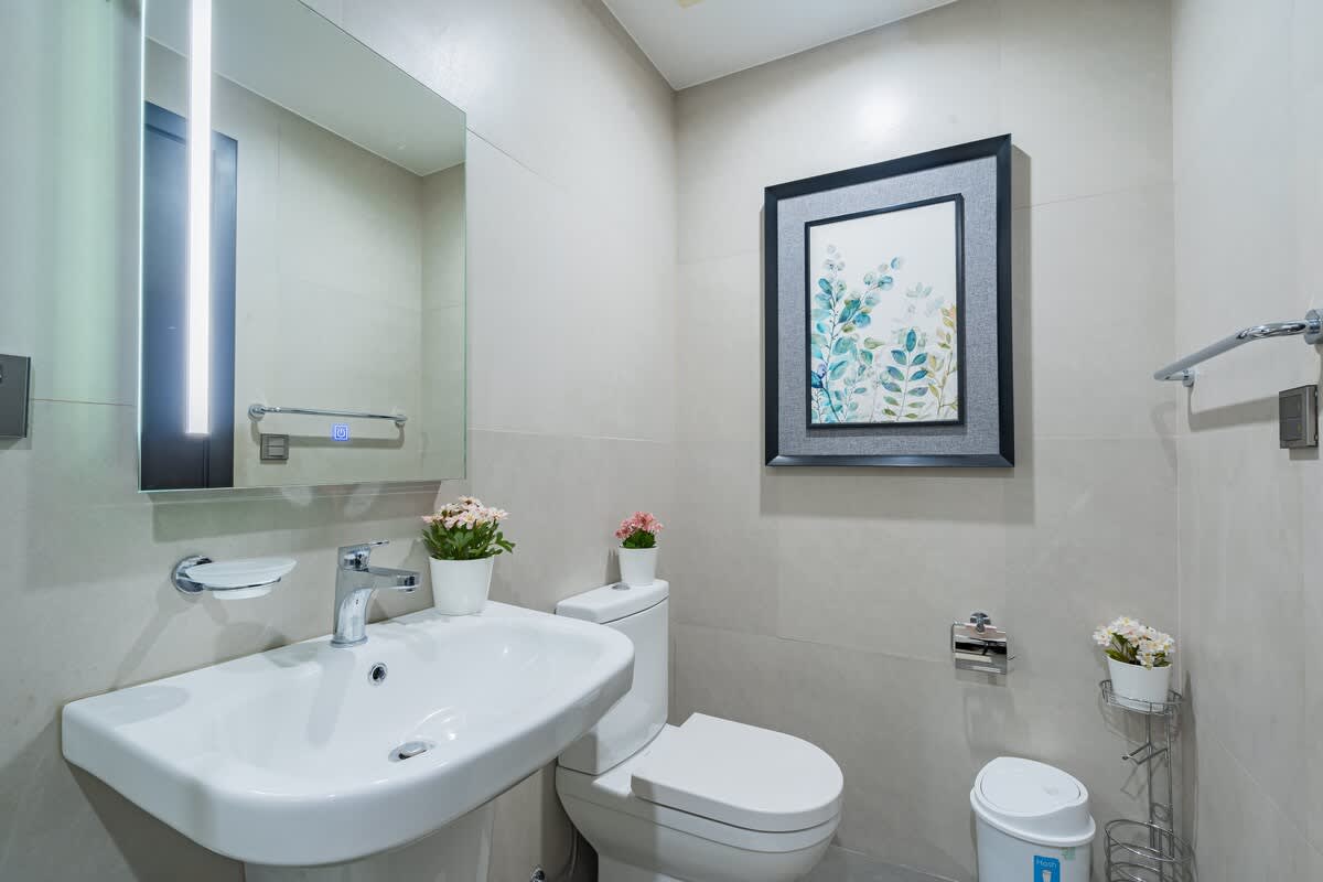 LUXE 1BR ·  CHIC  ·  King Bed  ·  City Views ·  Ayala Mall