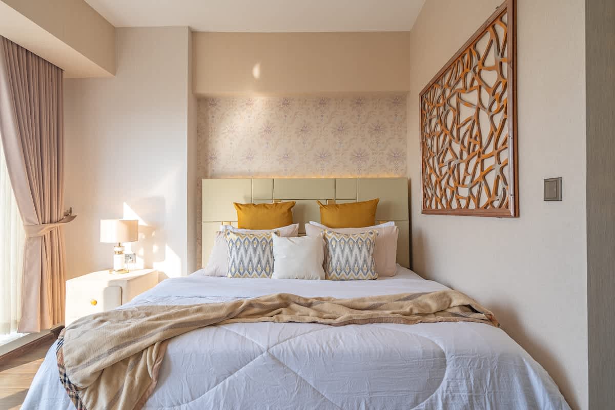 LUXE 1BR ·  CHIC  ·  King Bed  ·  City Views ·  Ayala Mall