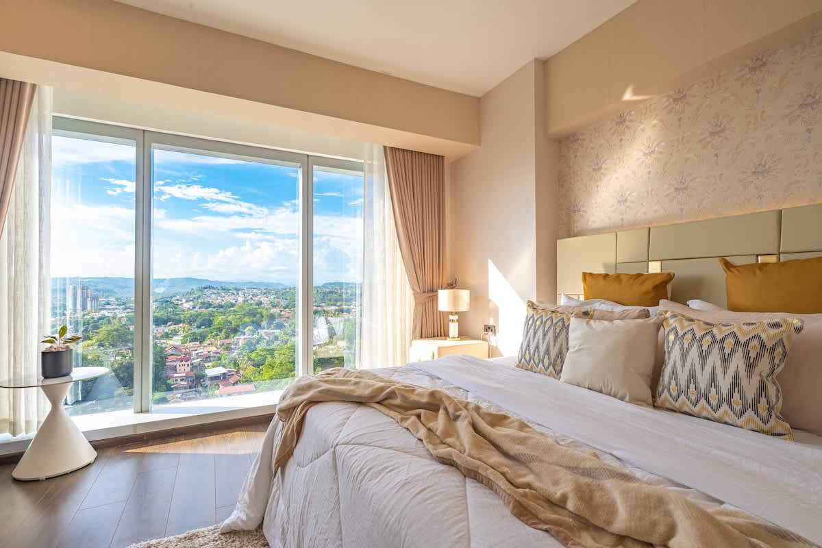LUXE 1BR ·  CHIC  ·  King Bed  ·  City Views ·  Ayala Mall