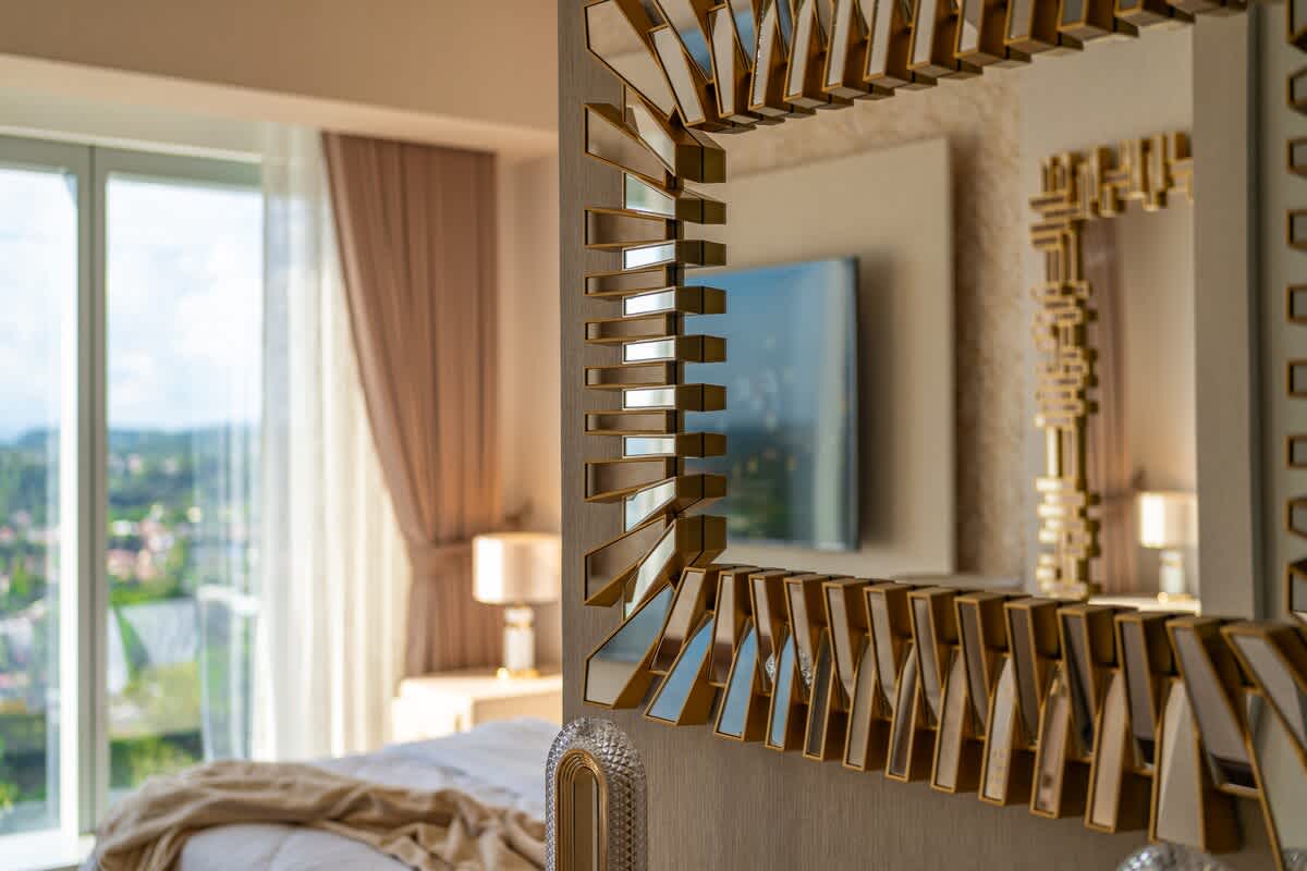 LUXE 1BR ·  CHIC  ·  King Bed  ·  City Views ·  Ayala Mall