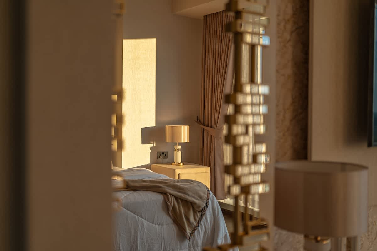 LUXE 1BR ·  CHIC  ·  King Bed  ·  City Views ·  Ayala Mall