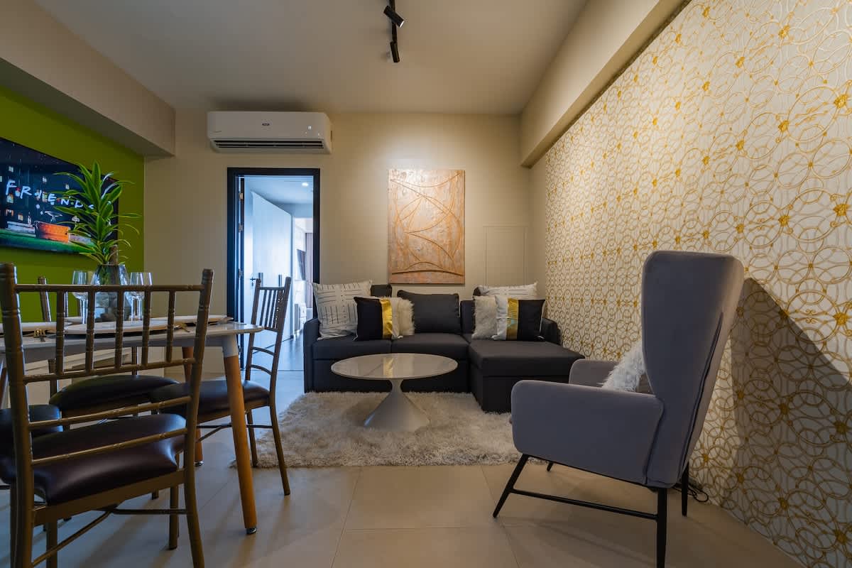 LUXE 1BR ·  CHIC  ·  King Bed  ·  City Views ·  Ayala Mall