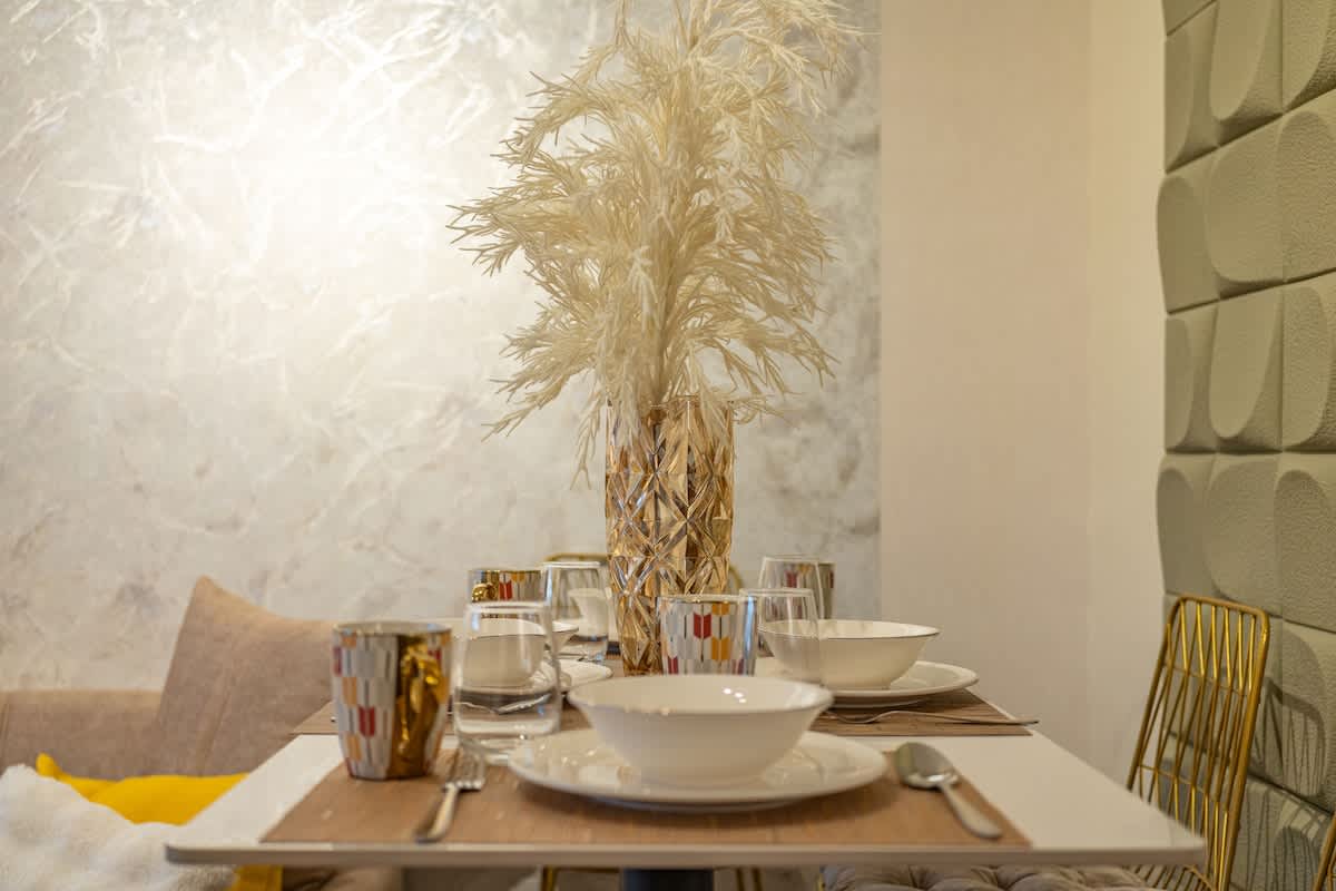 Stylish Apartment ·  Prime Location  ·  Close to Malls