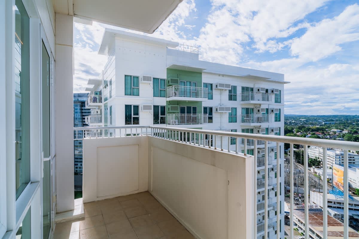 Elegant 2BR with City Views · Abreeza