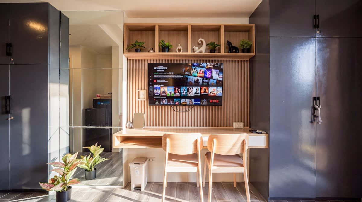 Deluxe Queen Studio · Big TV · Next to Mall · Pickleball photo 3