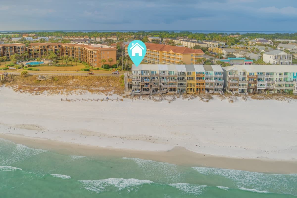Beachfront End Unit w/ Hot Tub + Beach Chairs - Picture 48
