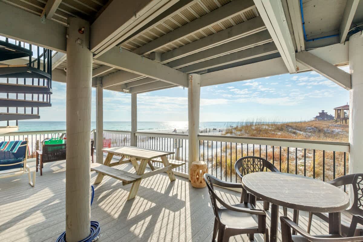 Beachfront End Unit w/ Hot Tub + Beach Chairs - Picture 40