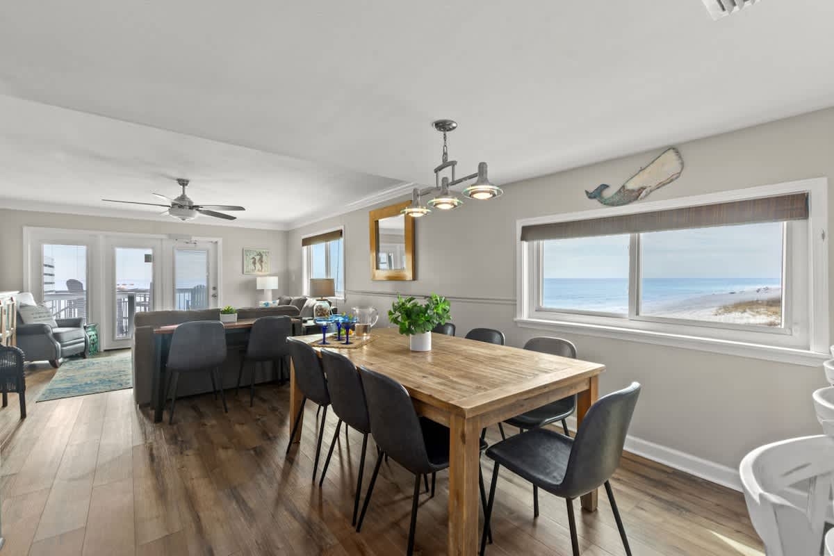 Beachfront End Unit w/ Hot Tub + Beach Chairs - Picture 7