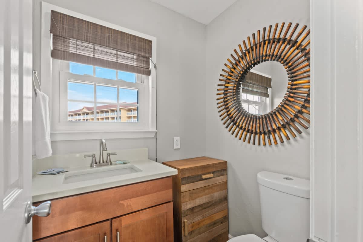 Beachfront End Unit w/ Hot Tub + Beach Chairs - Picture 14