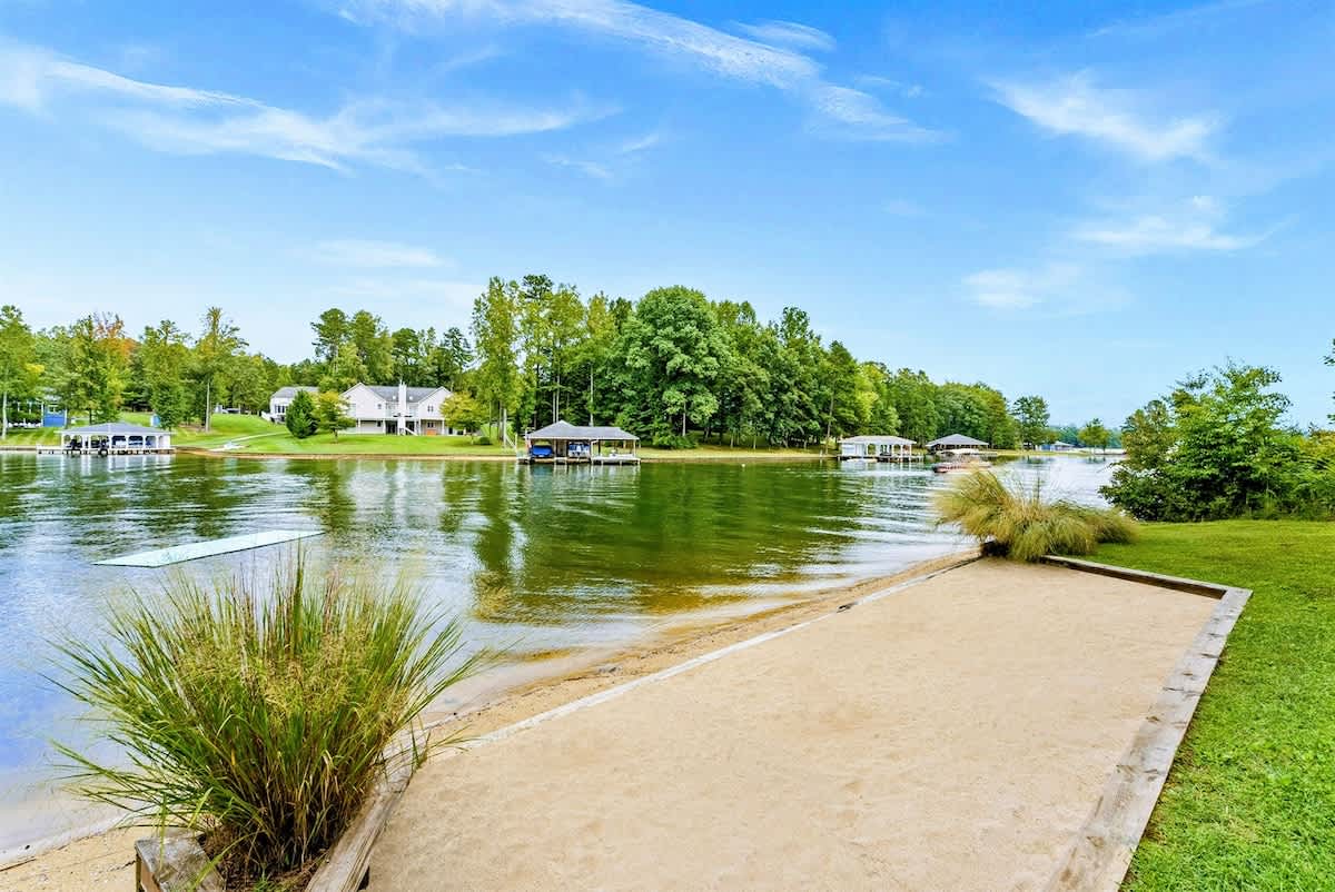 NEW 6BR Lakefront Lake Anna 5 Suites, Dock, Beach — Mineral, VA — vacation rental