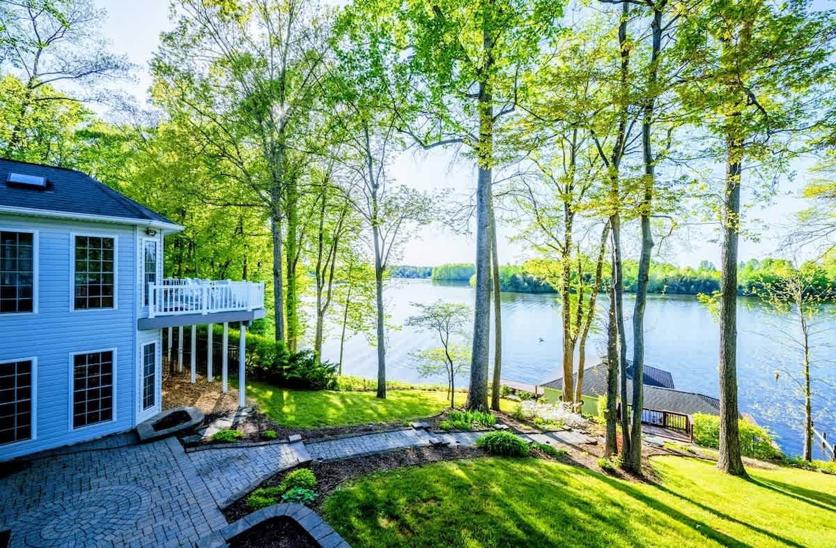 6BR Lakefront Lake Anna, Views, Boat Dock, Hot Tub — Mineral, VA — vacation rental
