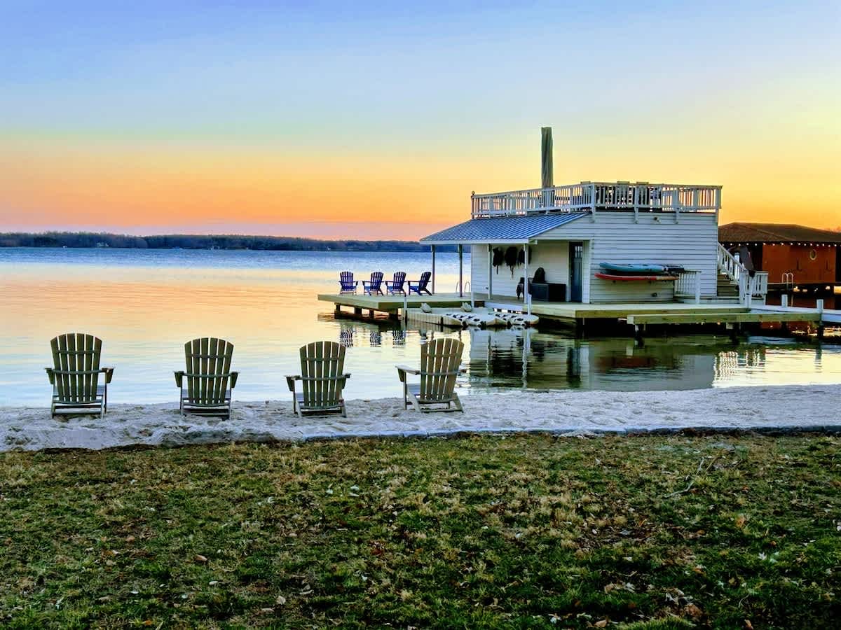 NEW Lakefront Lake Anna Views, Dock, Beach — Bumpass, VA — vacation rental