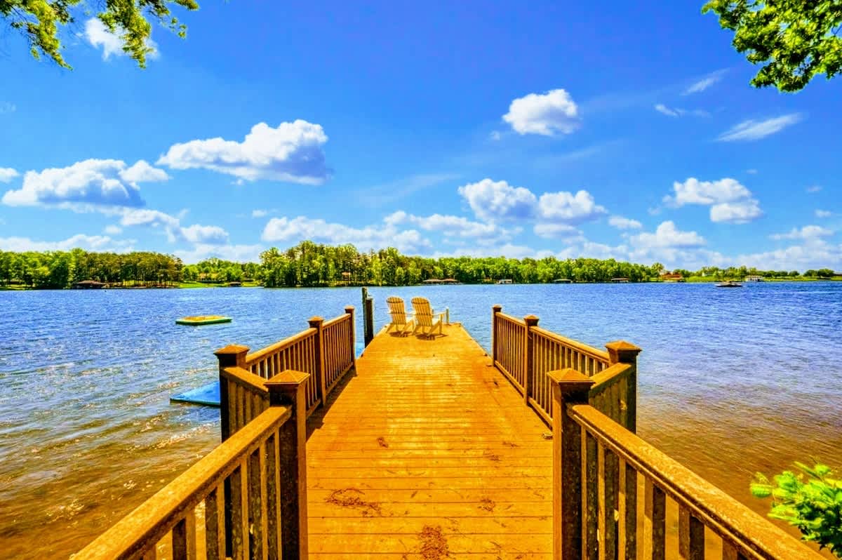Lakefront Log Cabin at Lake Anna, Dock, Deck — Bumpass, VA — vacation rental
