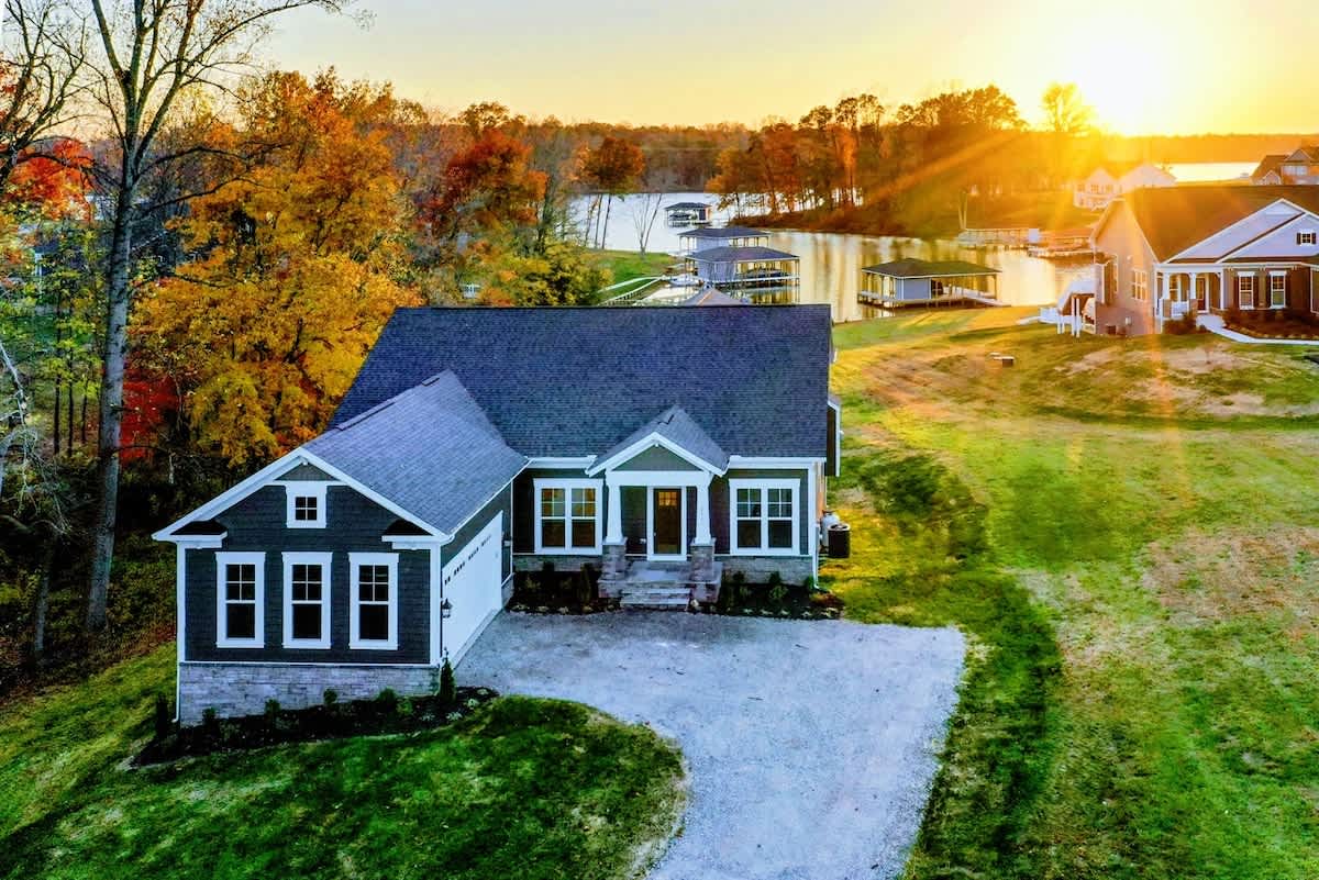 Lakefront Luxury - 4BR, Lake Anna, Dock, Lake View — Mineral, VA — vacation rental
