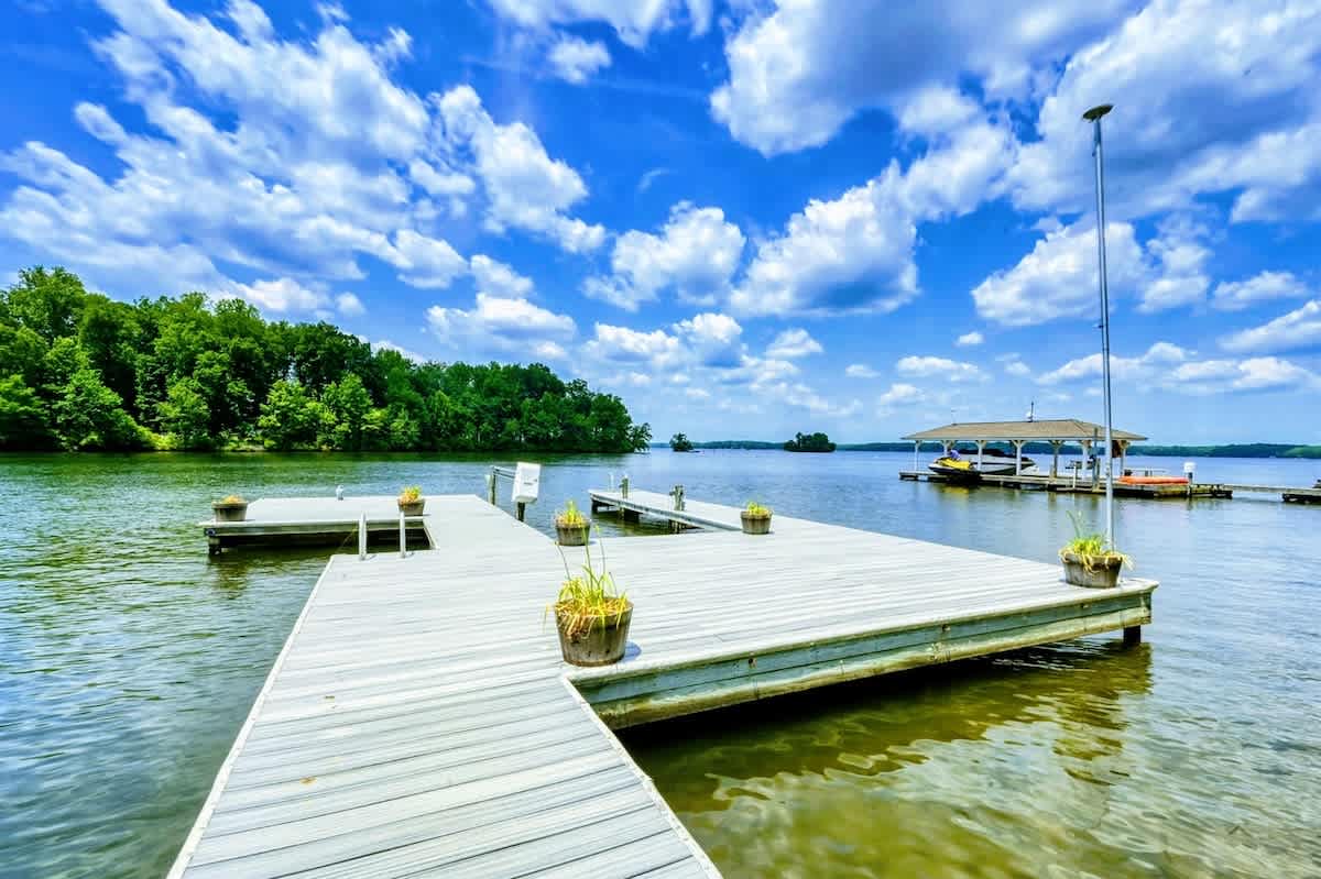 Lakefront Lake Anna Views, Dock, Beach, Firepit — Bumpass, VA — vacation rental