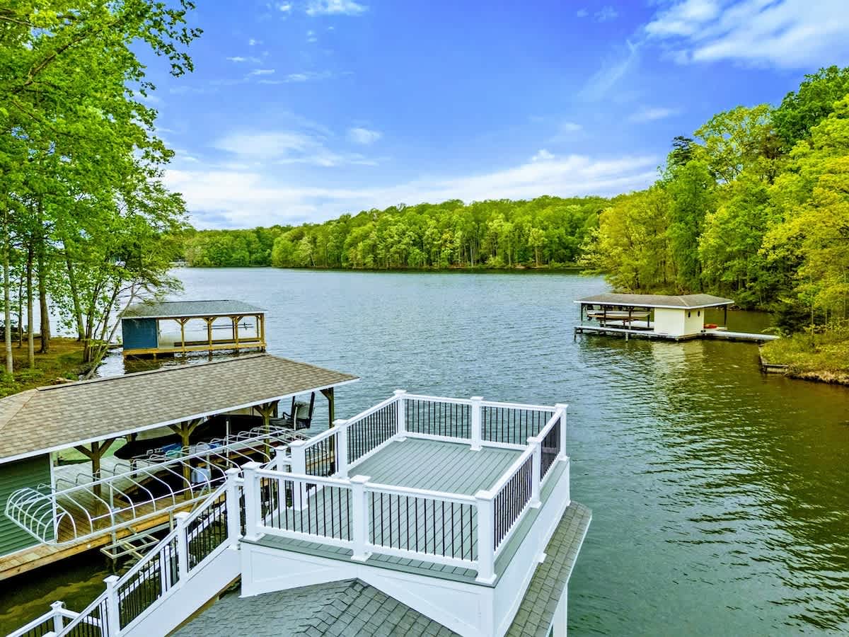 8BR Lakefront Retreat, Pool, Boat Dock, Hot Tub — Bumpass, VA — vacation rental