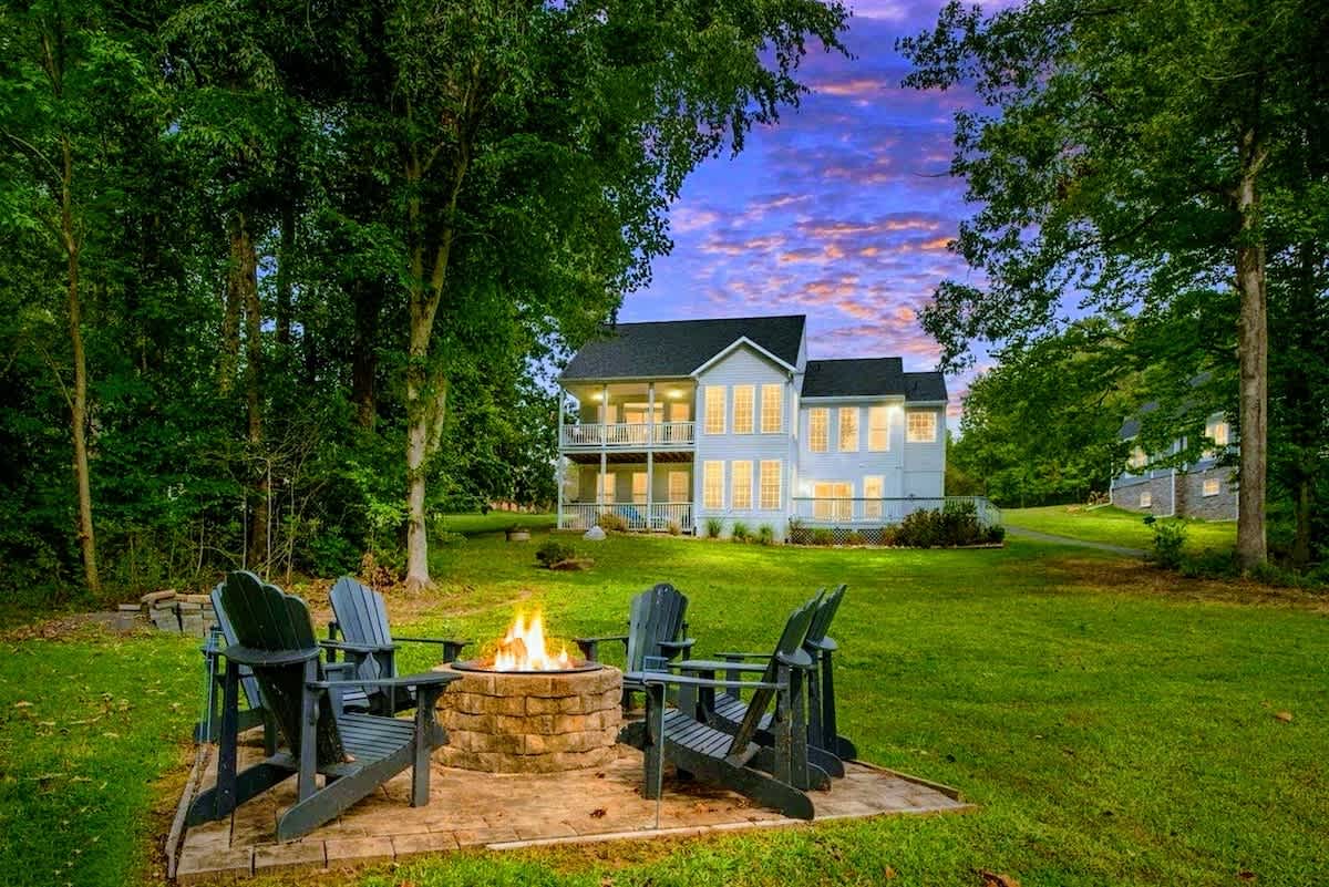Lakefront Lake Anna, Boat Dock, Hot Tub, Deck View — Mineral, VA — vacation rental