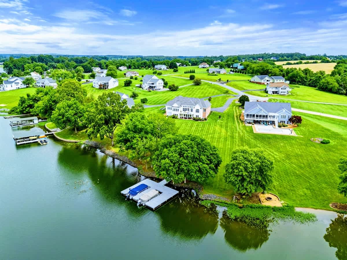 6BR Lakefront @ Lake Anna, Deck, Boat House, Beach — Mineral, VA — vacation rental