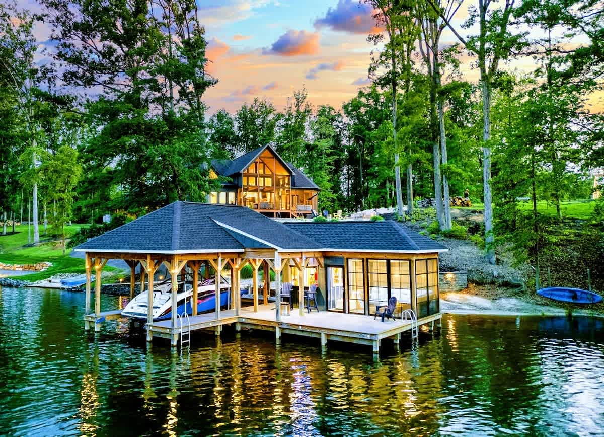NEW Lakefront Lake Anna, Pool, Boat Dock, Deck Vie — Bumpass, VA — vacation rental