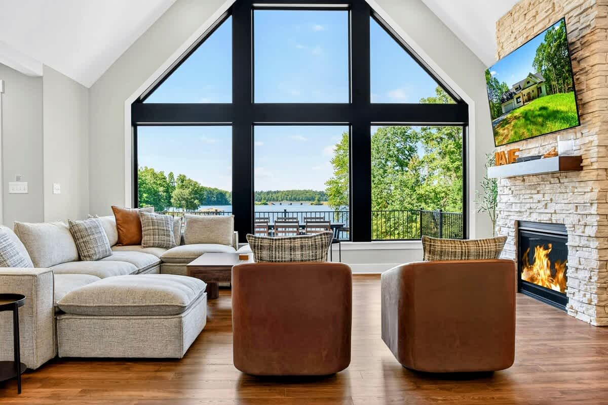 NEW 5BR Lakefront Lake Anna, Beach, Dock, Views — Bumpass, VA — vacation rental