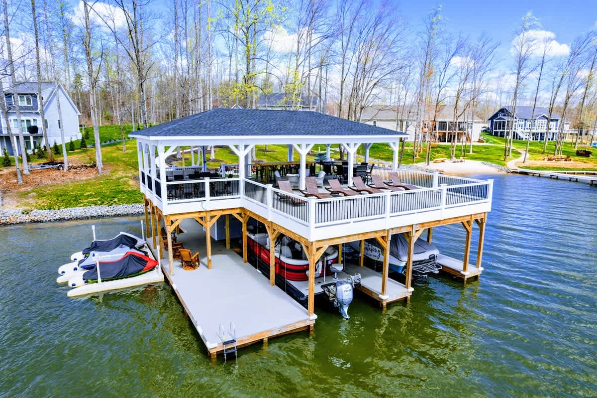 7BR Private Paradise 2 Story Dock, Beach, Hot Tub — Mineral, VA — vacation rental