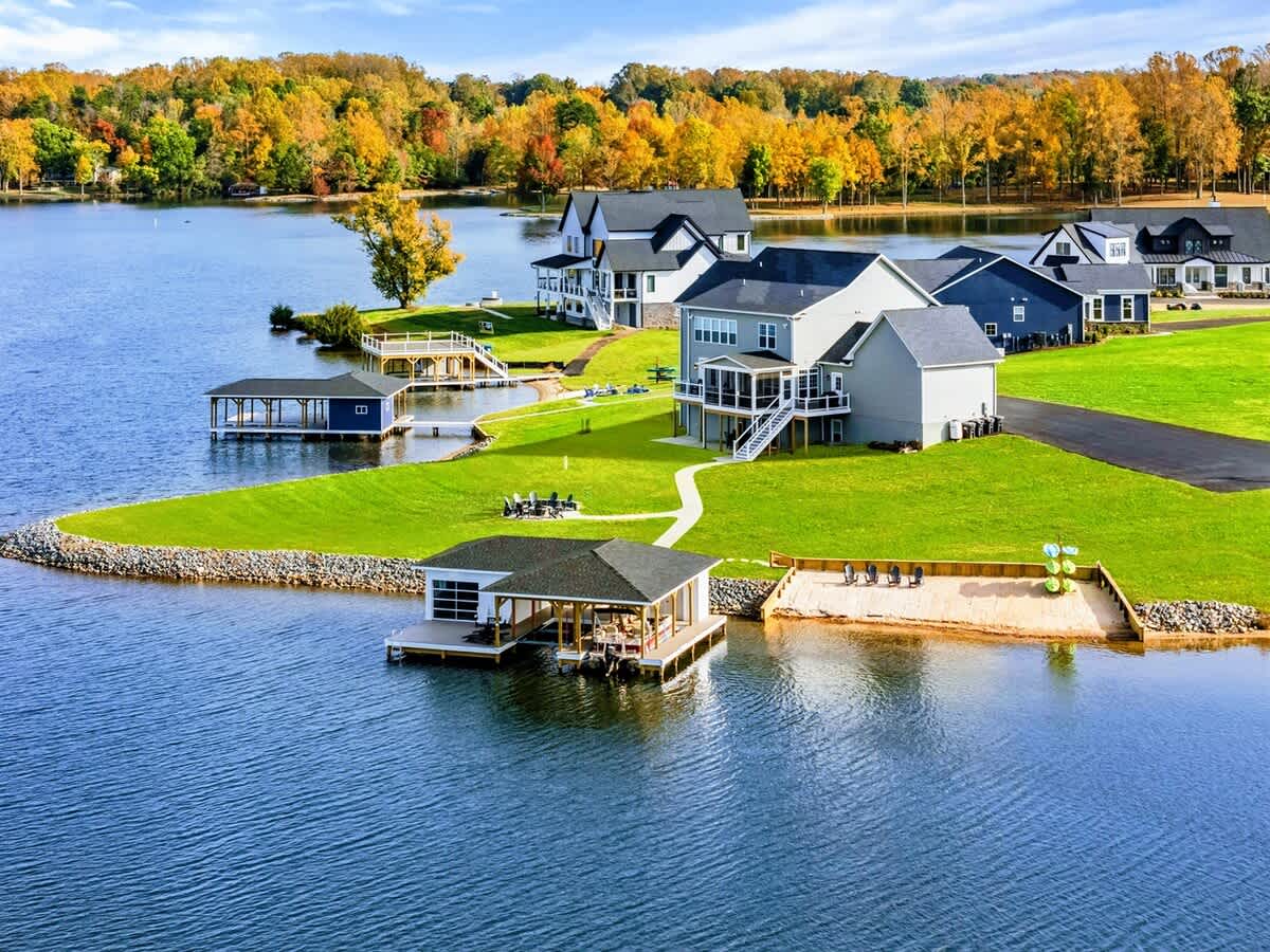 7BR Private Pointe Lakefront Lake Anna Beach, Dock — Mineral, VA — vacation rental