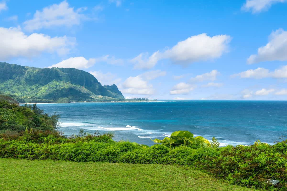 Ocean Bluff Gem in Princeville! Beach Access +Pool — Princeville, HI — vacation rental