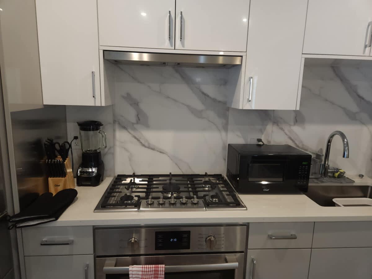 Contemporary Comfort: 2-Bedroom Condo near UBC 6