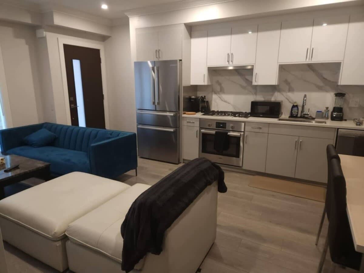 Contemporary Comfort: 2-Bedroom Condo near UBC 3
