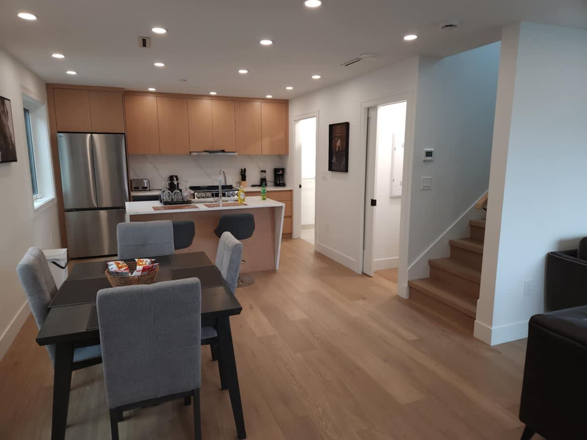 Spacious Sophistication: 2-Bedroom Townhouse 3