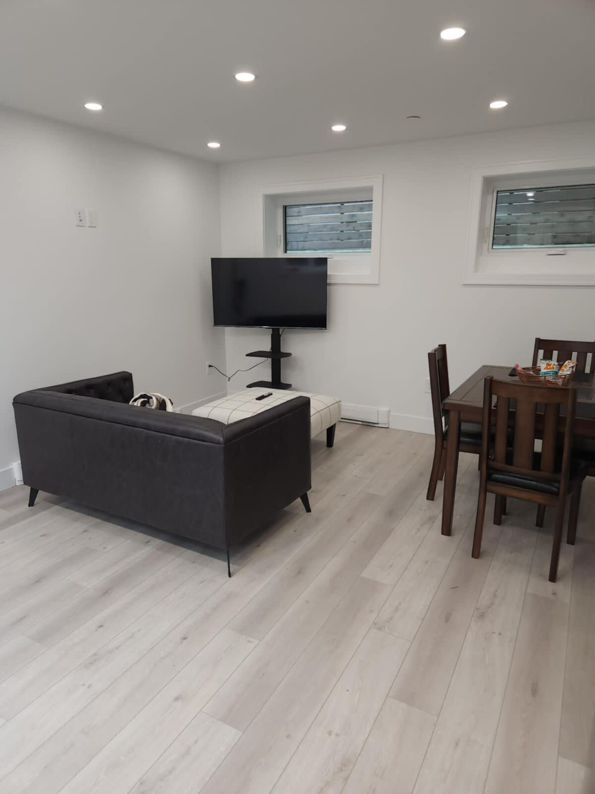 Vancouver Condo: Stylish 1-Bedroom Suite with Modern Amenities 6