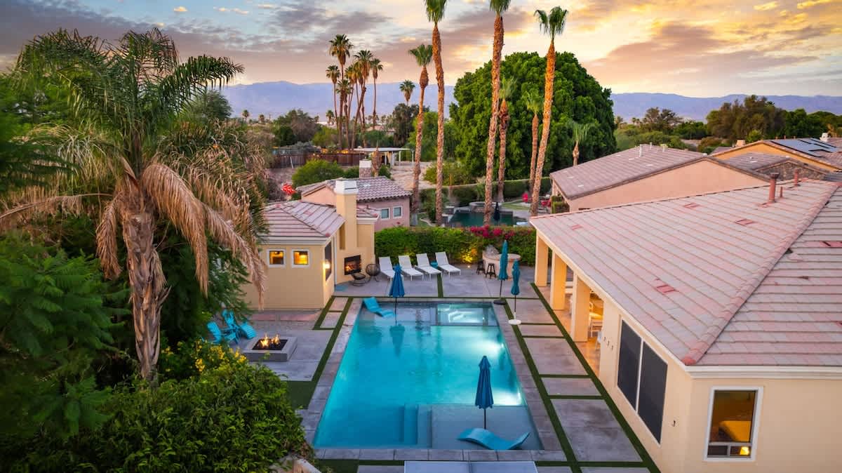 Walk to Coachella Pool Hot Tub Putting — Indio, CA — vacation rental