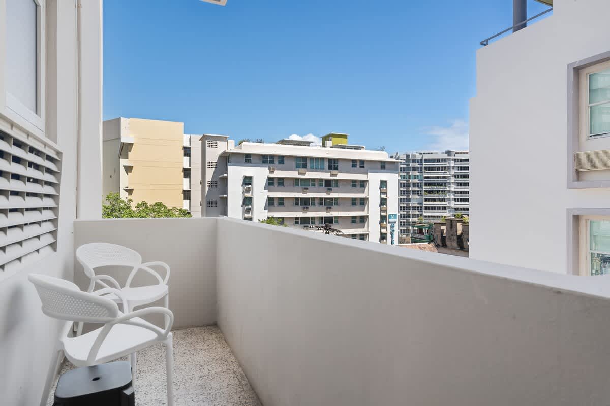 Balcony With Views | King-Sized Bed | Free Parking - Picture 11