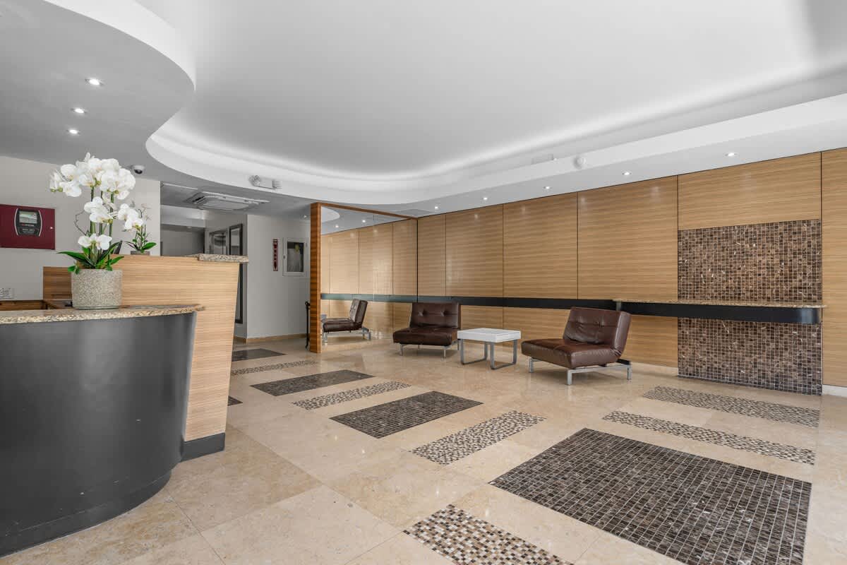 Balcony With Views | King-Sized Bed | Free Parking - Picture 19