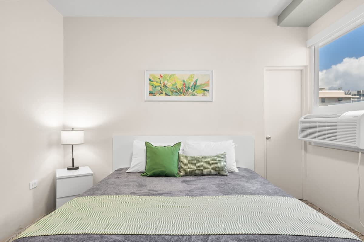 Balcony With Views | King-Sized Bed | Free Parking - Picture 14