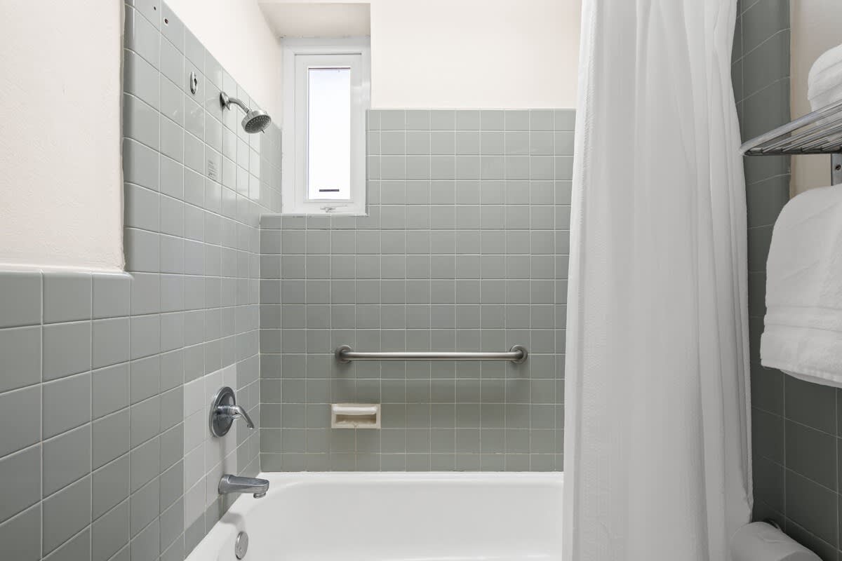 Near The Beach | Smart TV | Free Parking | AC