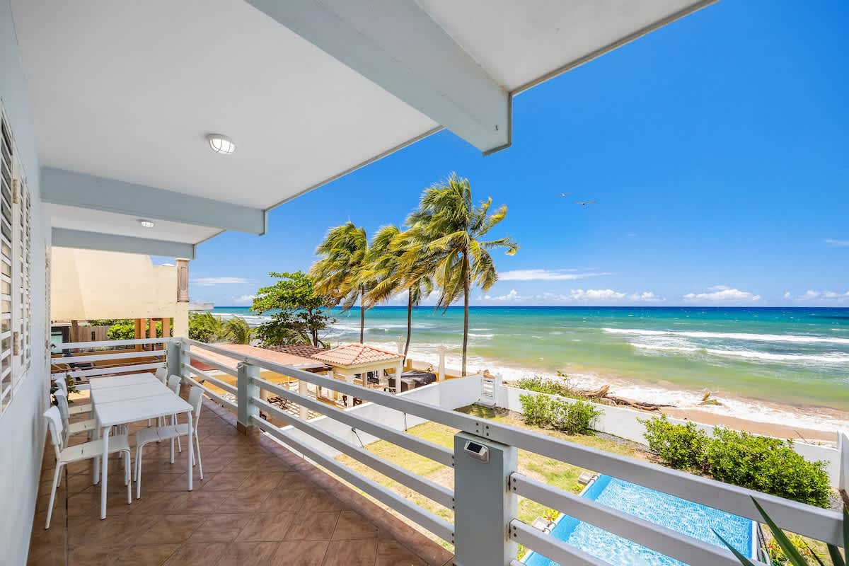 Spacious Oceanview w/ Pool and Parking