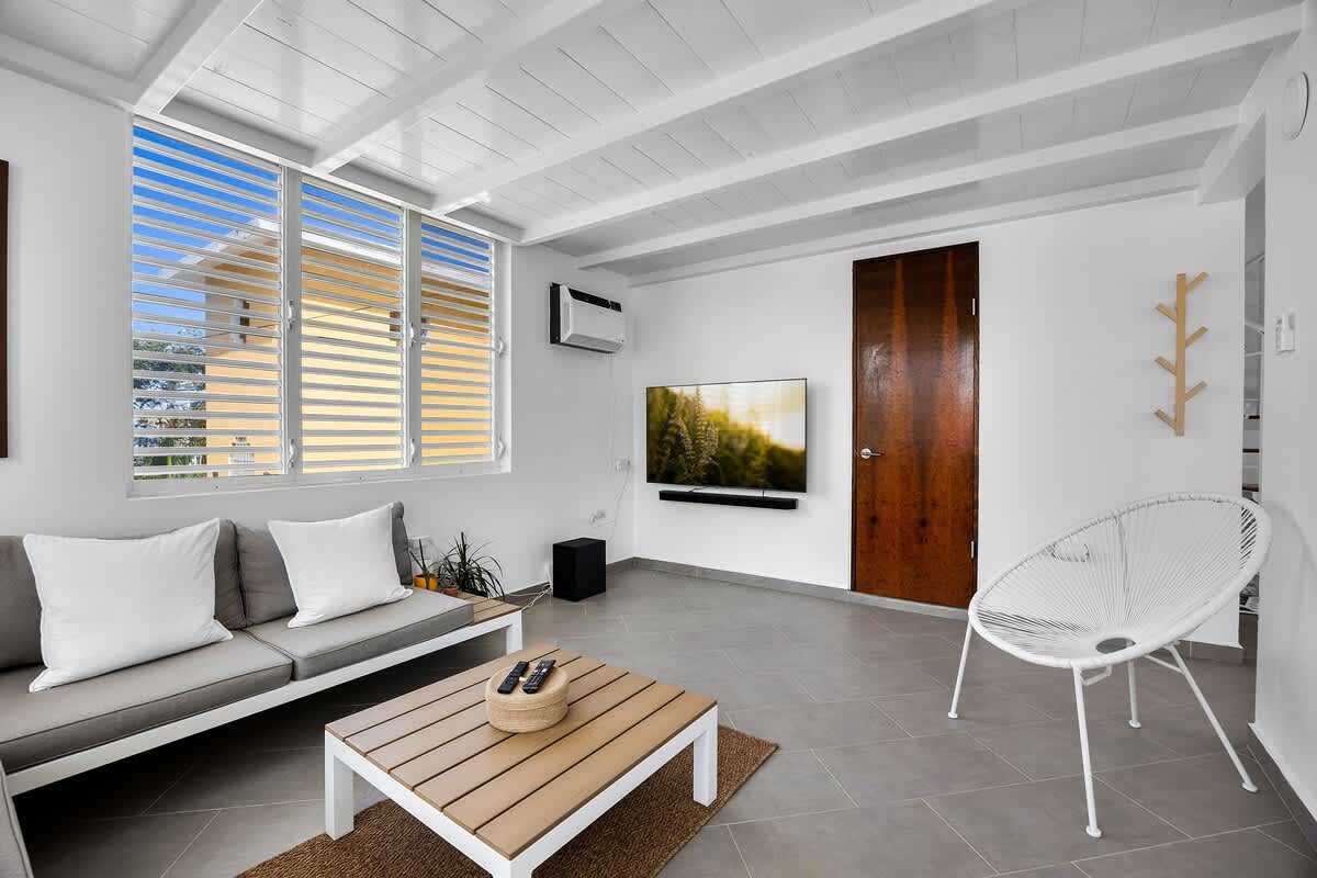 Spacious Oceanview w/ Pool and Parking