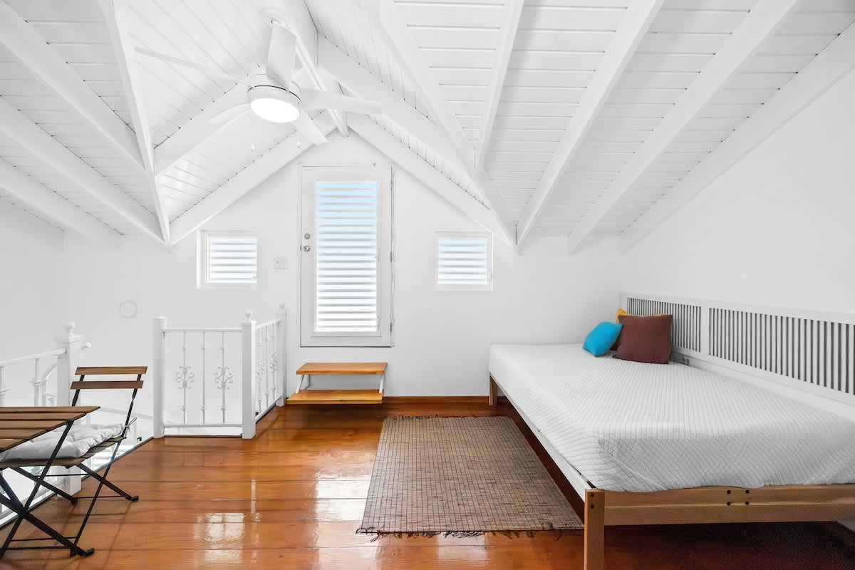 Spacious Oceanview w/ Pool and Parking