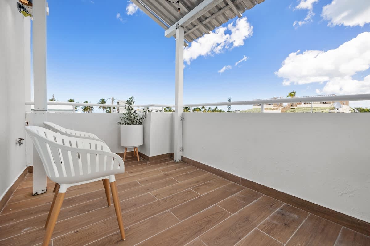 Penthouse With Free Parking | Near The Beach