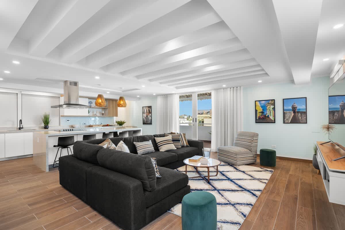 Penthouse With Free Parking | Near The Beach