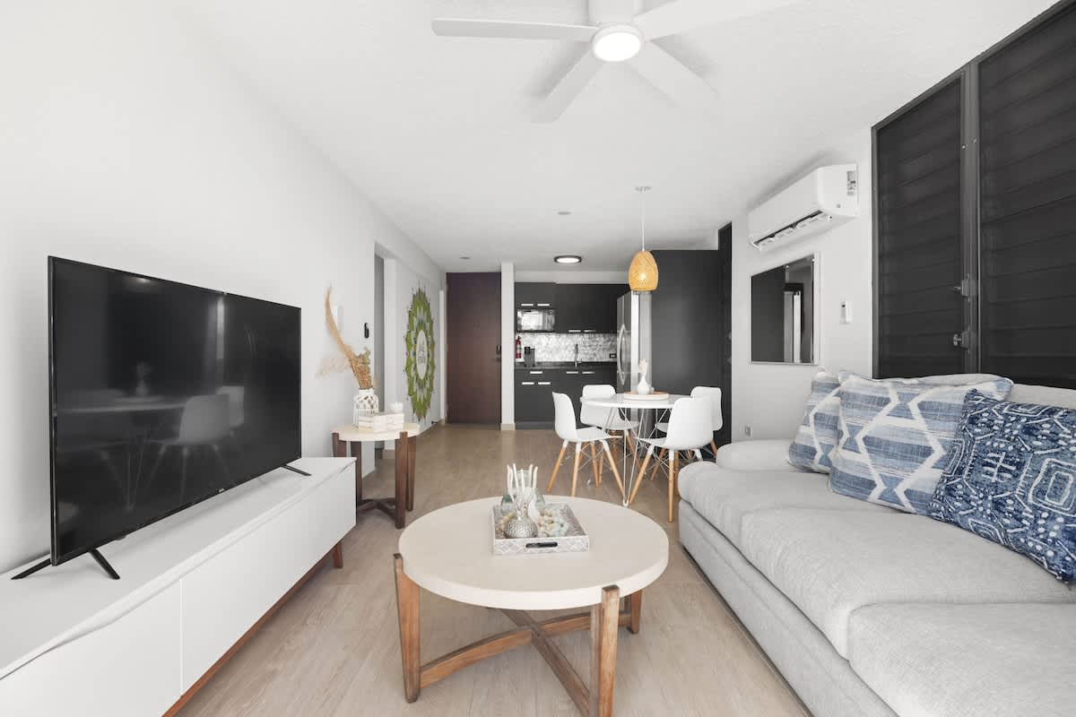 Private Balcony | Welcomes Pets | On-Site Parking 5