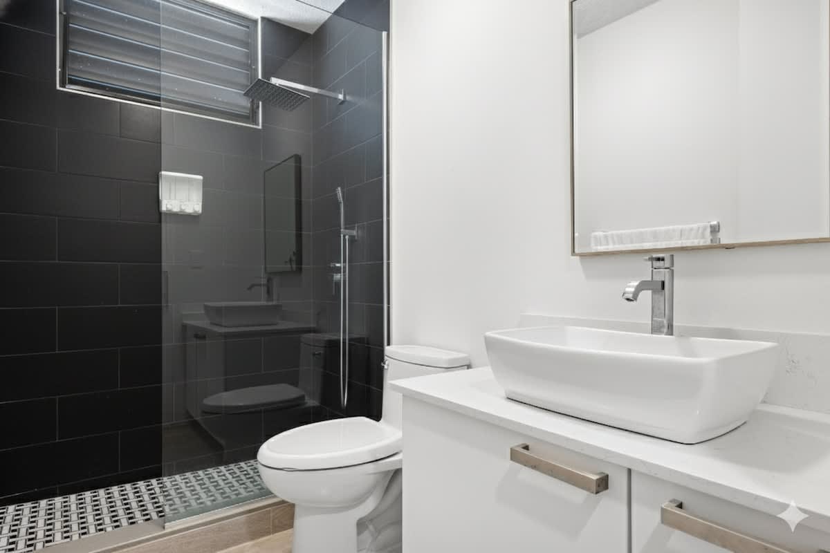 Modern Beachside Gem in Ocean Park | Parking & WiFi 4