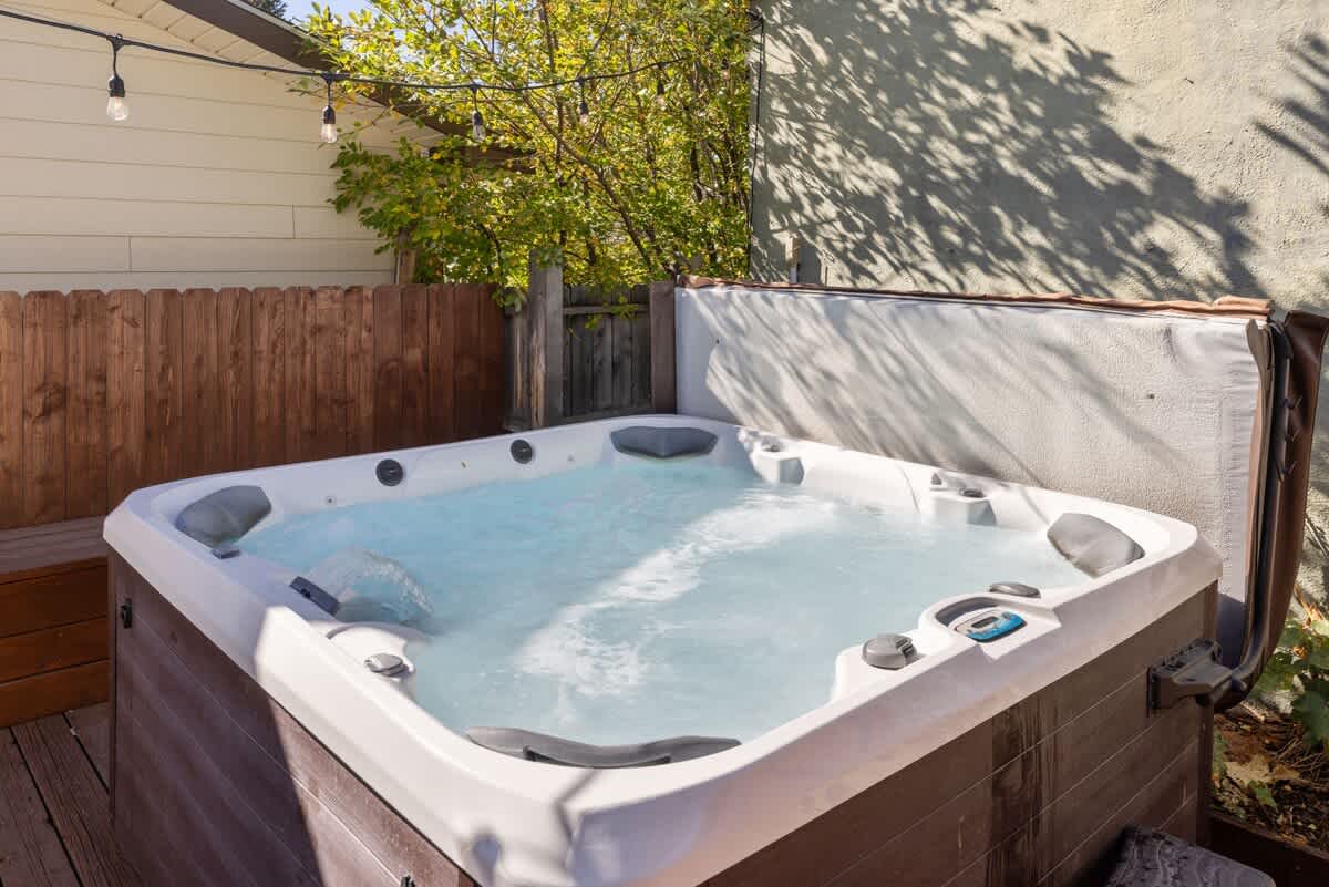 Base Camp with Hot Tub, on main street, Wi-Fi, dog - Foto 27