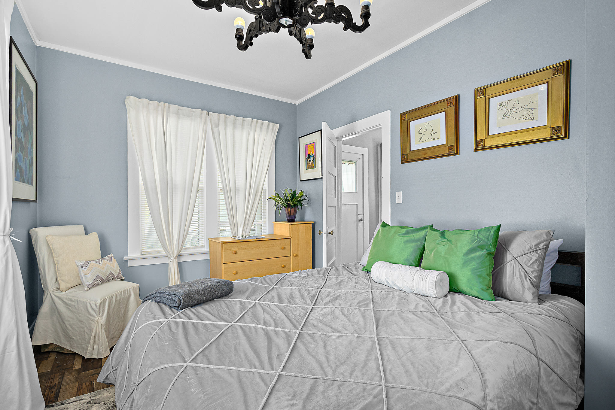 Casa Bella - Chic Apt- Steps to Historic District! — photo 17