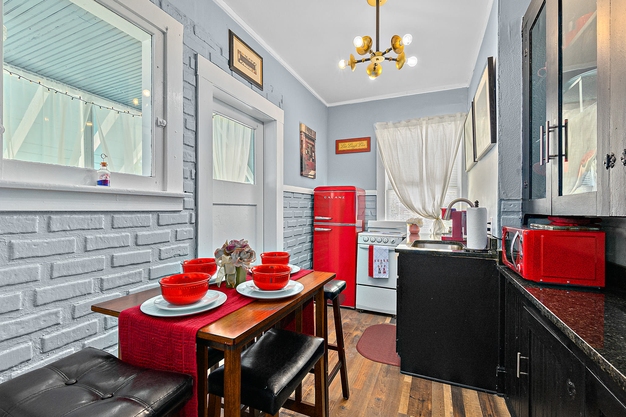 Casa Bella - Chic Apt- Steps to Historic District! — photo 10