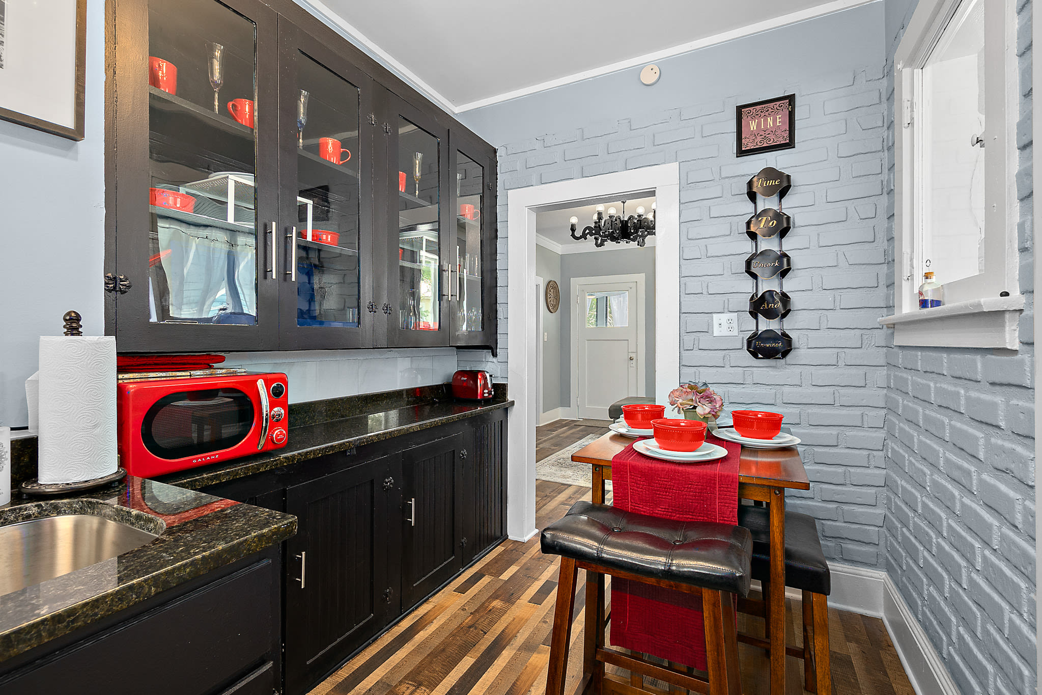 Casa Bella - Chic Apt- Steps to Historic District! — photo 9
