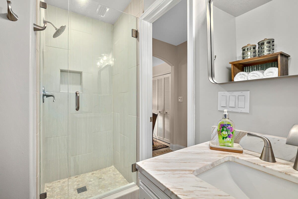 Casa DeSoto - Luxury Downtown Oasis — photo 18