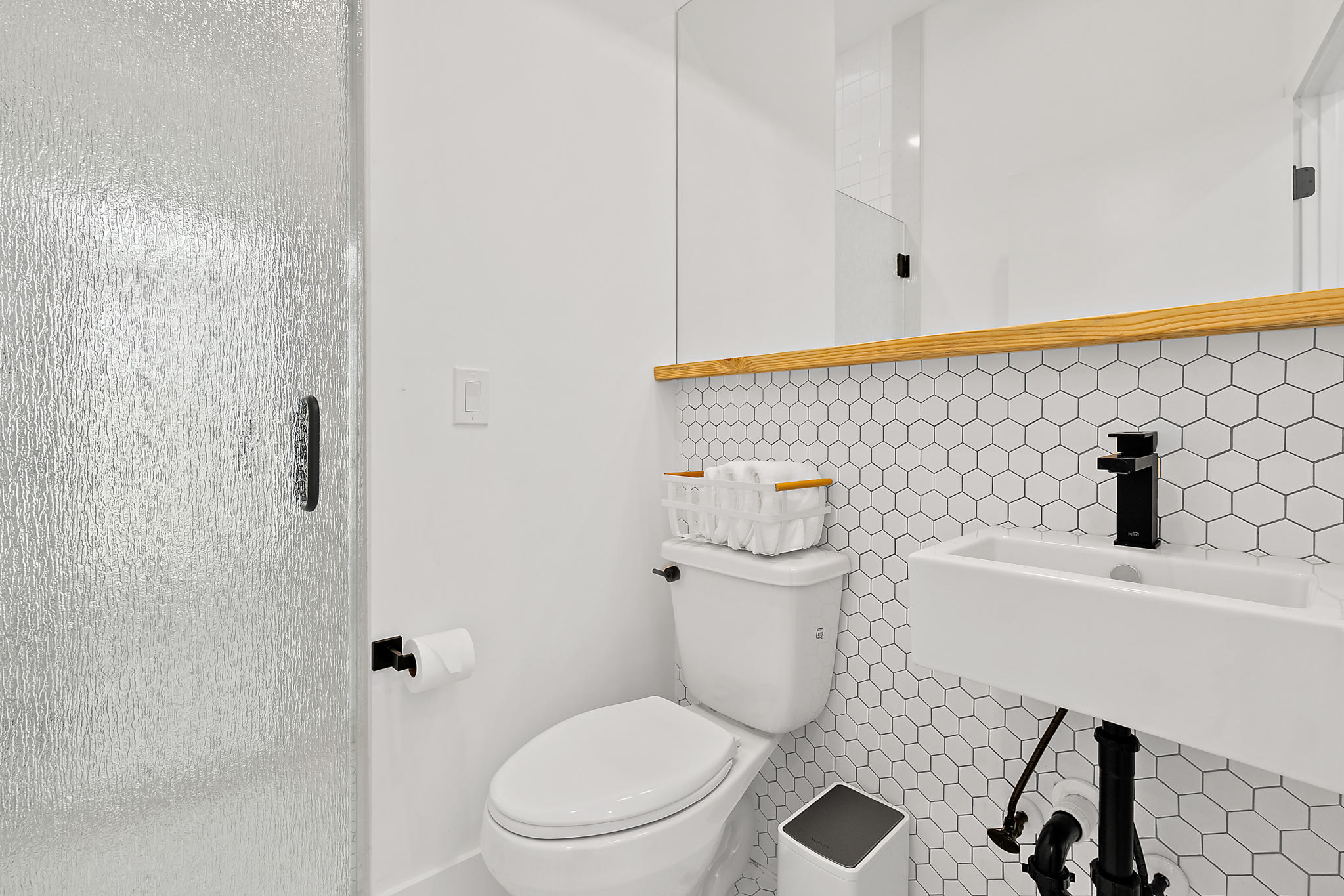 Haven Tiny House - Pool - Walk to Downtown! — photo 14
